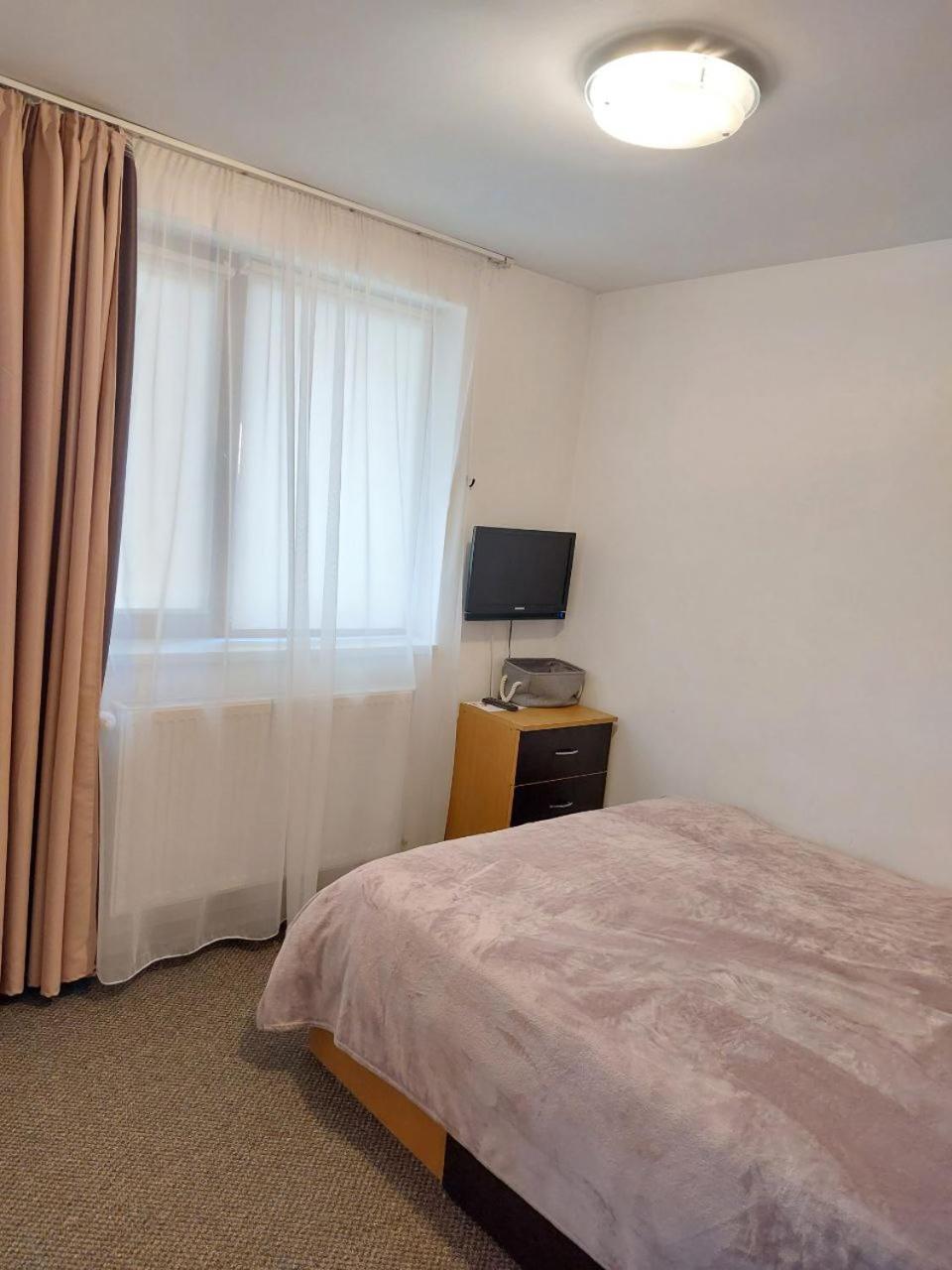 Vila Foc Alb Apartamente-บุชเตนี ภายนอก รูปภาพ