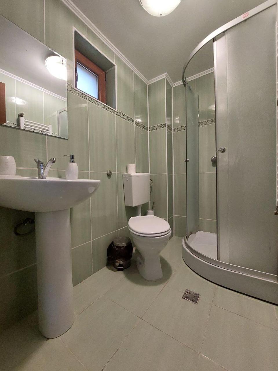 Vila Foc Alb Apartamente-บุชเตนี ภายนอก รูปภาพ